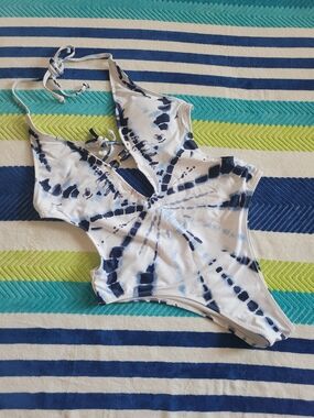 Tie-Dye One-Piece Swimsuit in White and Navy